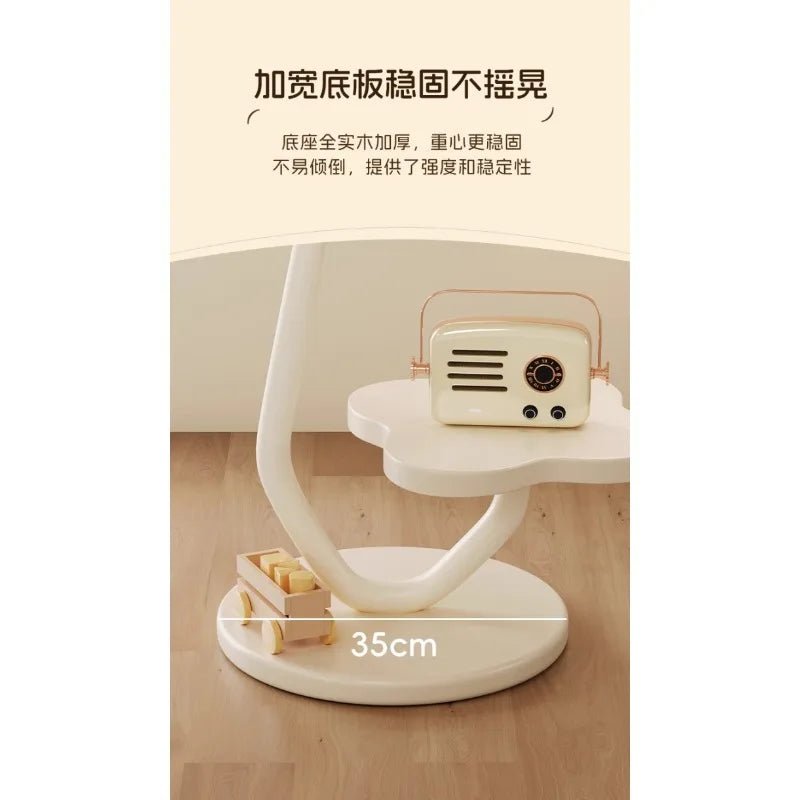 A few cream windblown hair and a few small coffee tables in the living room, a small dining table in the home, a small apartment - Smoothy Home
