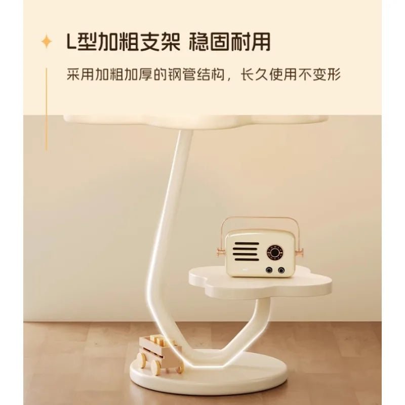 A few cream windblown hair and a few small coffee tables in the living room, a small dining table in the home, a small apartment - Smoothy Home