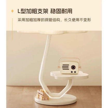 A few cream windblown hair and a few small coffee tables in the living room, a small dining table in the home, a small apartment - Smoothy Home