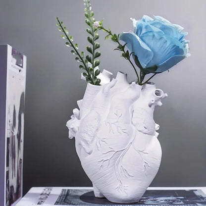 Heart-shaped Resin Vase for Flower Arrangement Creative Anatomical Heart Shaped Vase Nordic Style Flower Pot Table Decorative - Smoothy Home