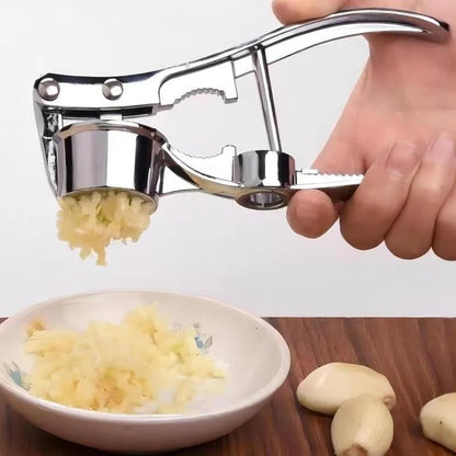 Heavy Duty Garlic Press with Studs Easy Squeeze Garlic Mincer Rust Proof Dishwasher Safe Ginger Crusher Kitchen Tool - Smoothy Home